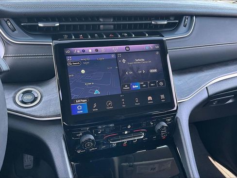 Used 2023 Jeep Grand Cherokee Limited image 31