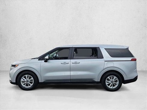 Used 2022 Kia Carnival LX image 9