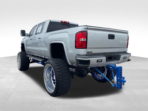 Used 2018 GMC Sierra 2500 Denali w/ Duramax Plus Package AWD/4WD image 7