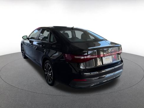 Used 2025 Volkswagen Jetta SE image 10