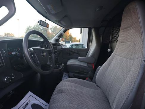 Used 2018 Chevrolet Express 2500 w/ Driver Convenience Package RWD image 9
