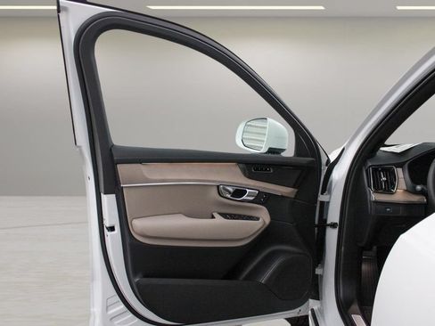 Used 2026 Volvo XC90 B5 Plus w/ Protection Package Premier AWD/4WD image 16