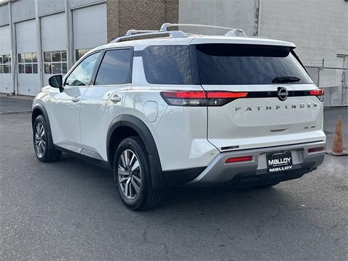 Used 2023 Nissan Pathfinder SL image 3