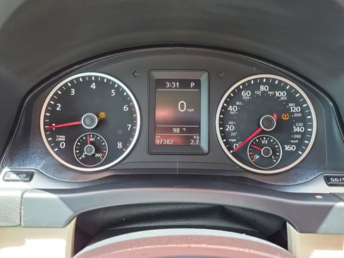 Used 2017 Volkswagen Tiguan S FWD image 18