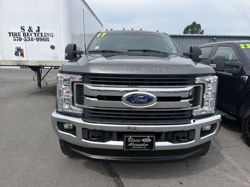 Used 2017 Ford F250 XLT w/ XLT Value Package AWD/4WD image 2