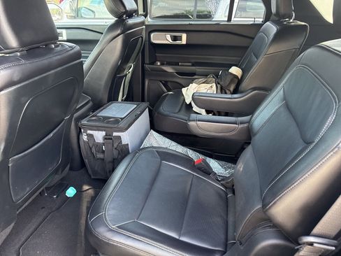 Used 2020 Ford Explorer Limited w/ Class III Trailer Tow Package image 7