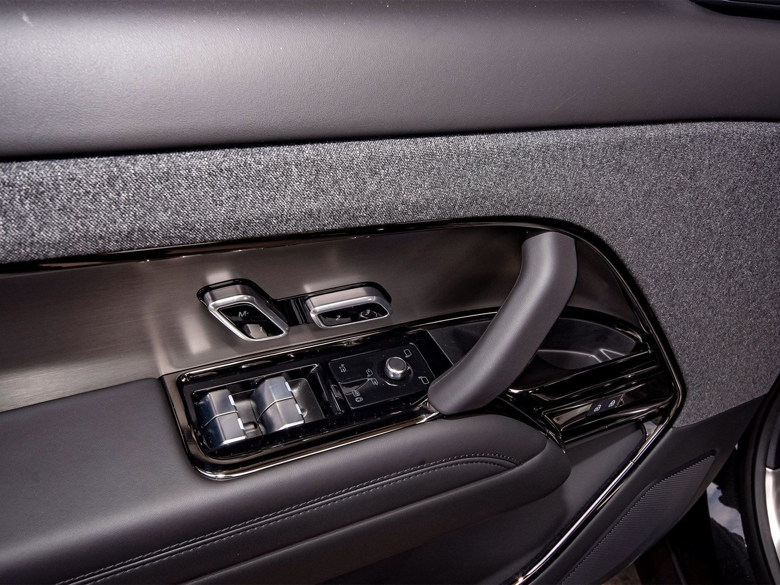 New 2026 Land Rover Range Rover Sport SE AWD/4WD image 32