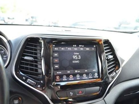 Used 2019 Jeep Cherokee Limited FWD image 13