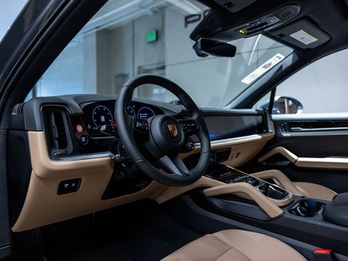 New 2026 Porsche Cayenne image 4