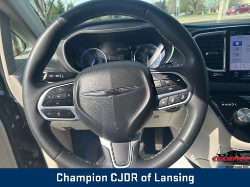 Used 2023 Chrysler Pacifica Touring-L FWD image 22