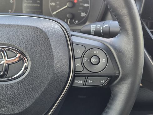 Used 2025 Toyota Corolla SE image 32