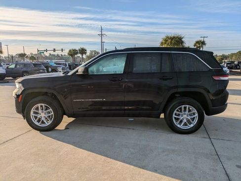New 2025 Jeep Grand Cherokee Laredo image 7