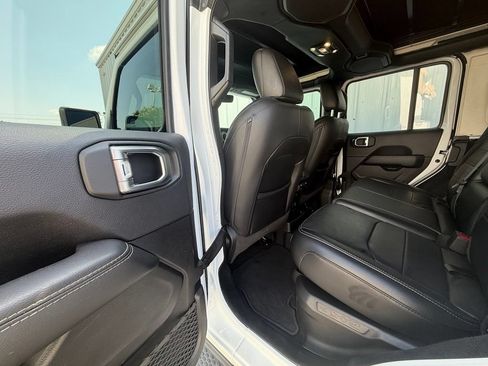 Used 2022 Jeep Wrangler Unlimited Sahara AWD/4WD image 26