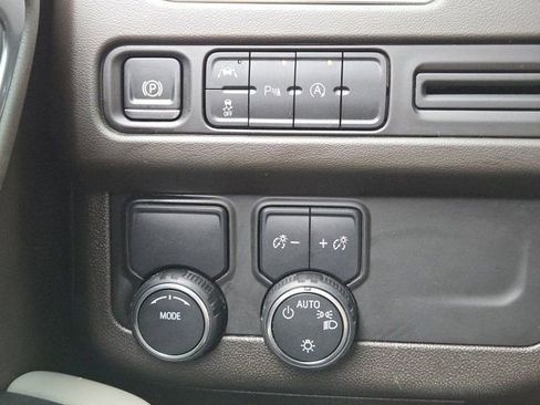 Used 2024 Chevrolet Suburban LT image 17