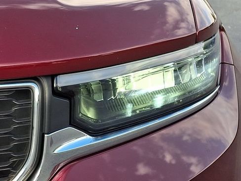 Used 2022 Jeep Grand Cherokee Laredo w/ Luxury Tech Group I AWD/4WD image 12