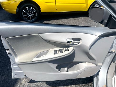 Used 2010 Toyota Corolla image 16