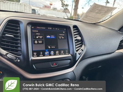 Used 2017 Jeep Cherokee Limited image 16