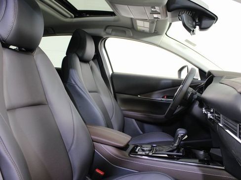 Used 2025 MAZDA CX-30 AWD 2.5 S w/ Premium Package image 12