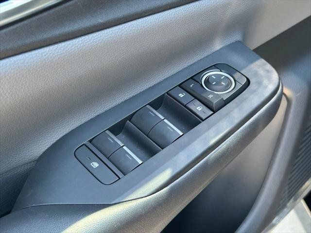 Certified 2026 Toyota Prius XLE FWD image 23