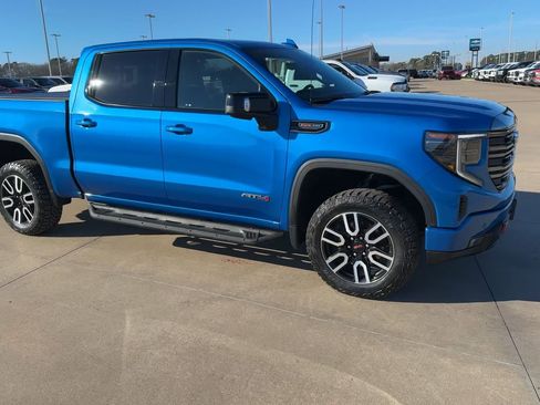 Used 2024 GMC Sierra 1500 AT4 w/ Technology Package image 3