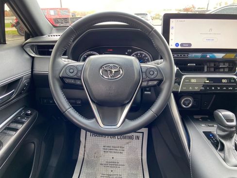 Used 2023 Toyota Venza Nightshade image 20