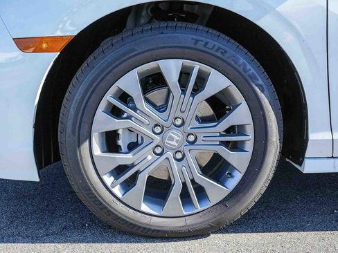 New 2026 Honda Odyssey Touring image 11