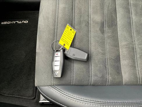 Used 2024 Mitsubishi Outlander SE Black Edition image 11