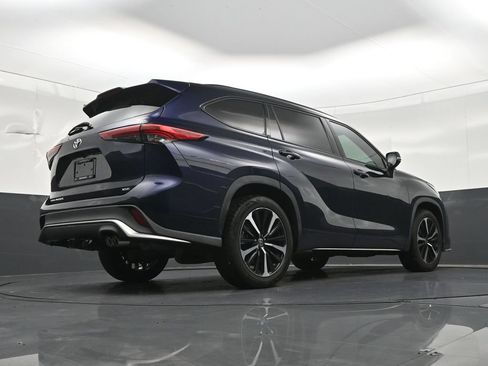 Used 2021 Toyota Highlander XSE FWD image 28
