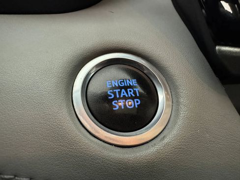 Used 2021 Toyota Highlander XLE image 17