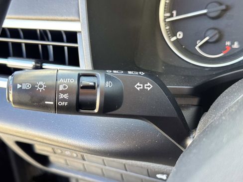 Used 2024 Mitsubishi Outlander FWD image 28