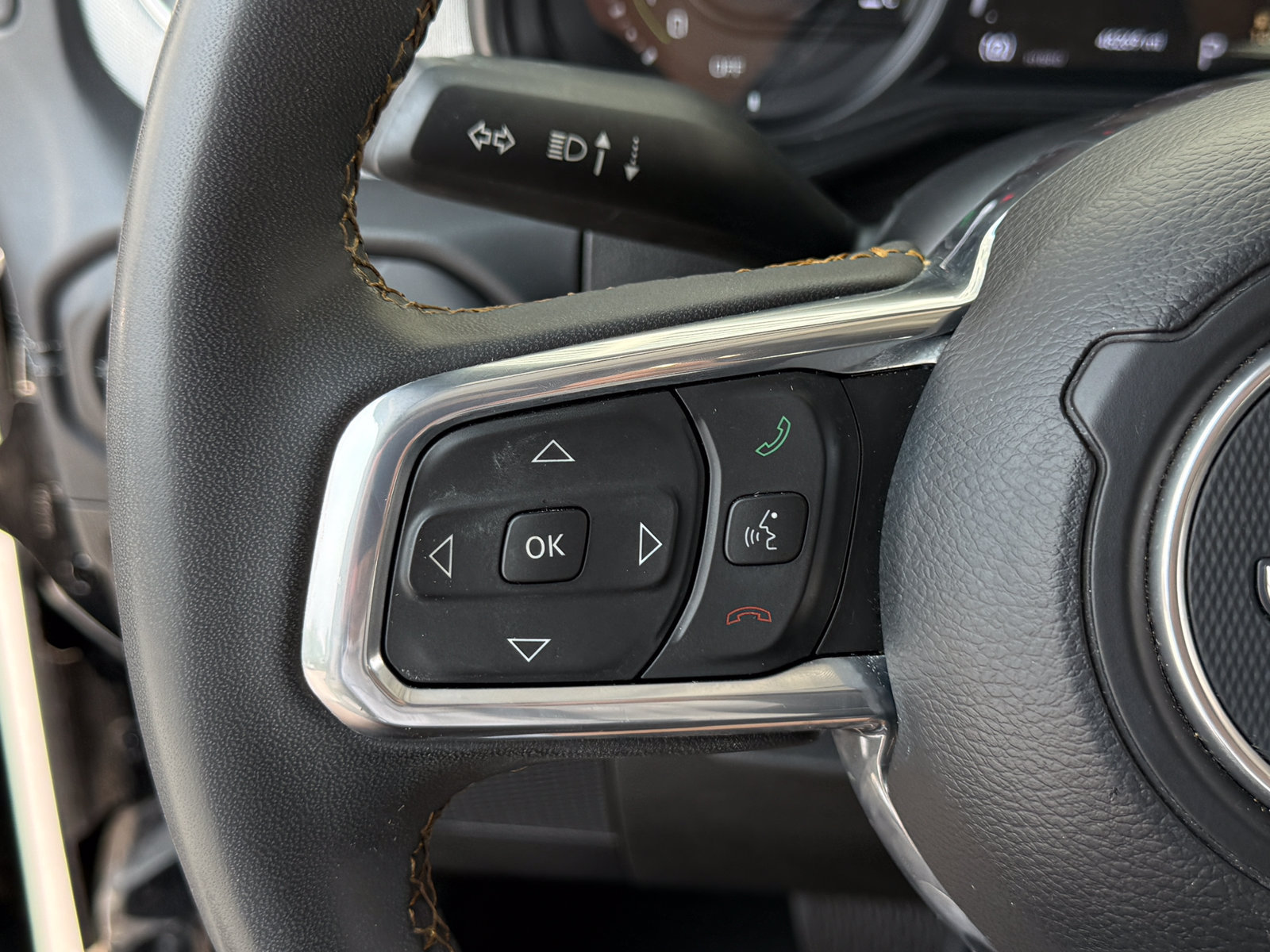 Used 2024 Jeep Wrangler Unlimited Sahara AWD/4WD image 34