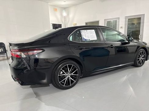 Used 2022 Toyota Camry SE w/ Audio Upgrade Package FWD image 12