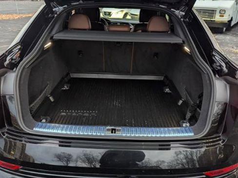 Used 2021 Audi e-tron Prestige image 13