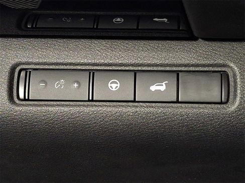 Used 2022 Nissan Pathfinder SV w/ SV Premium Package image 24