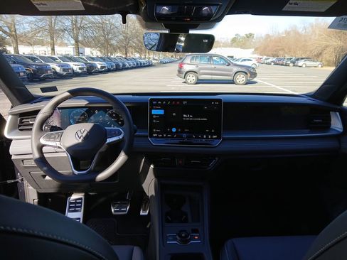 New 2026 Volkswagen Tiguan SE R-Line FWD image 12