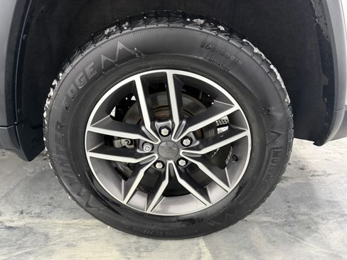 Used 2021 Jeep Grand Cherokee Laredo image 27