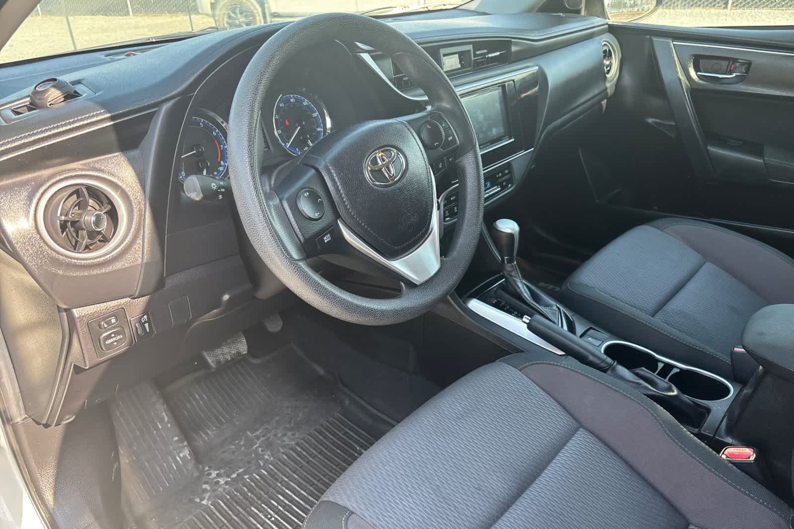 Used 2019 Toyota Corolla LE FWD image 14