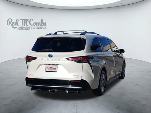 Used 2021 Toyota Sienna Limited image 5