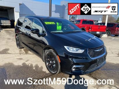 Used 2026 Chrysler Pacifica Select