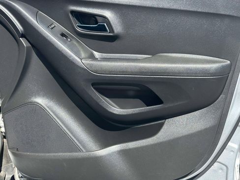 Used 2019 Chevrolet Trax LS FWD image 24