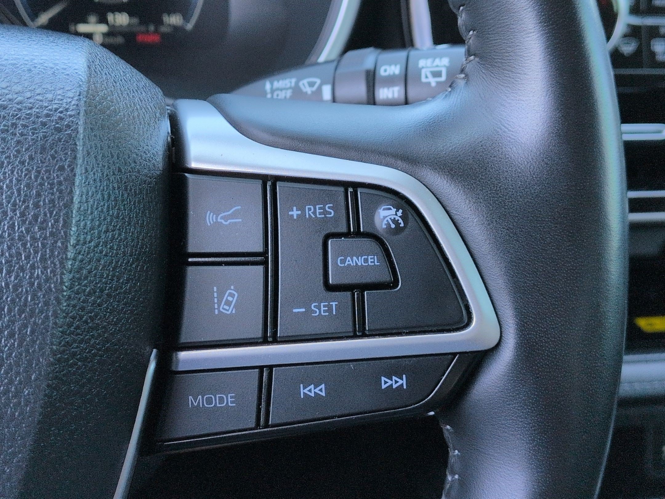 Used 2023 Toyota Highlander Limited FWD image 19