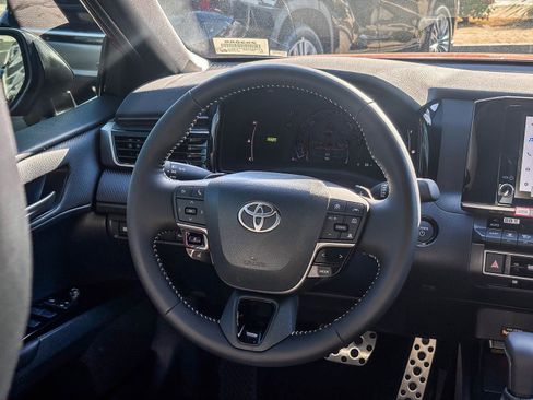 New 2026 Toyota Camry Hybrid FWD image 18