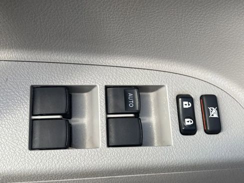 Used 2013 Toyota Highlander Limited image 6