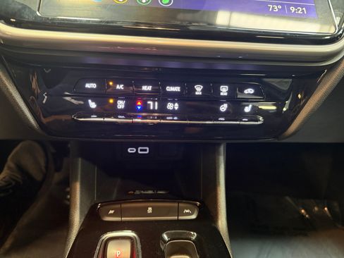 Used 2022 Chevrolet Bolt EUV LT w/ Comfort Package FWD image 31