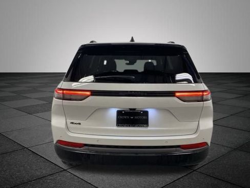 Used 2026 Jeep Grand Cherokee Laredo image 5