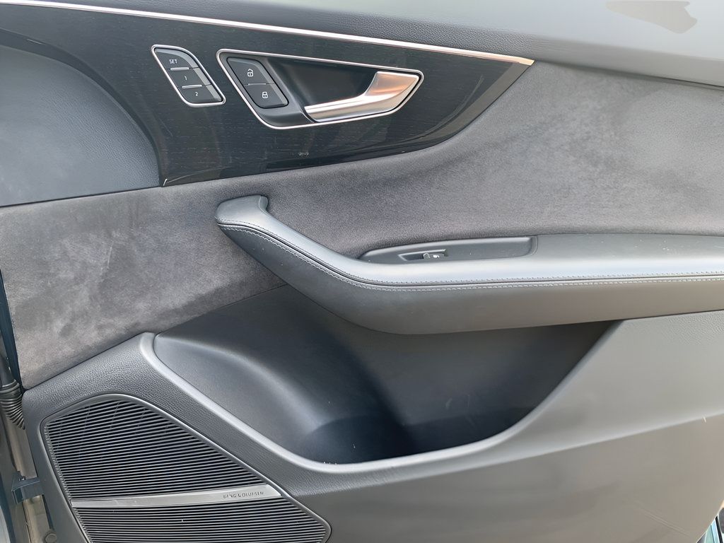 Used 2019 Audi Q8 Prestige w/ Luxury Package AWD/4WD image 43
