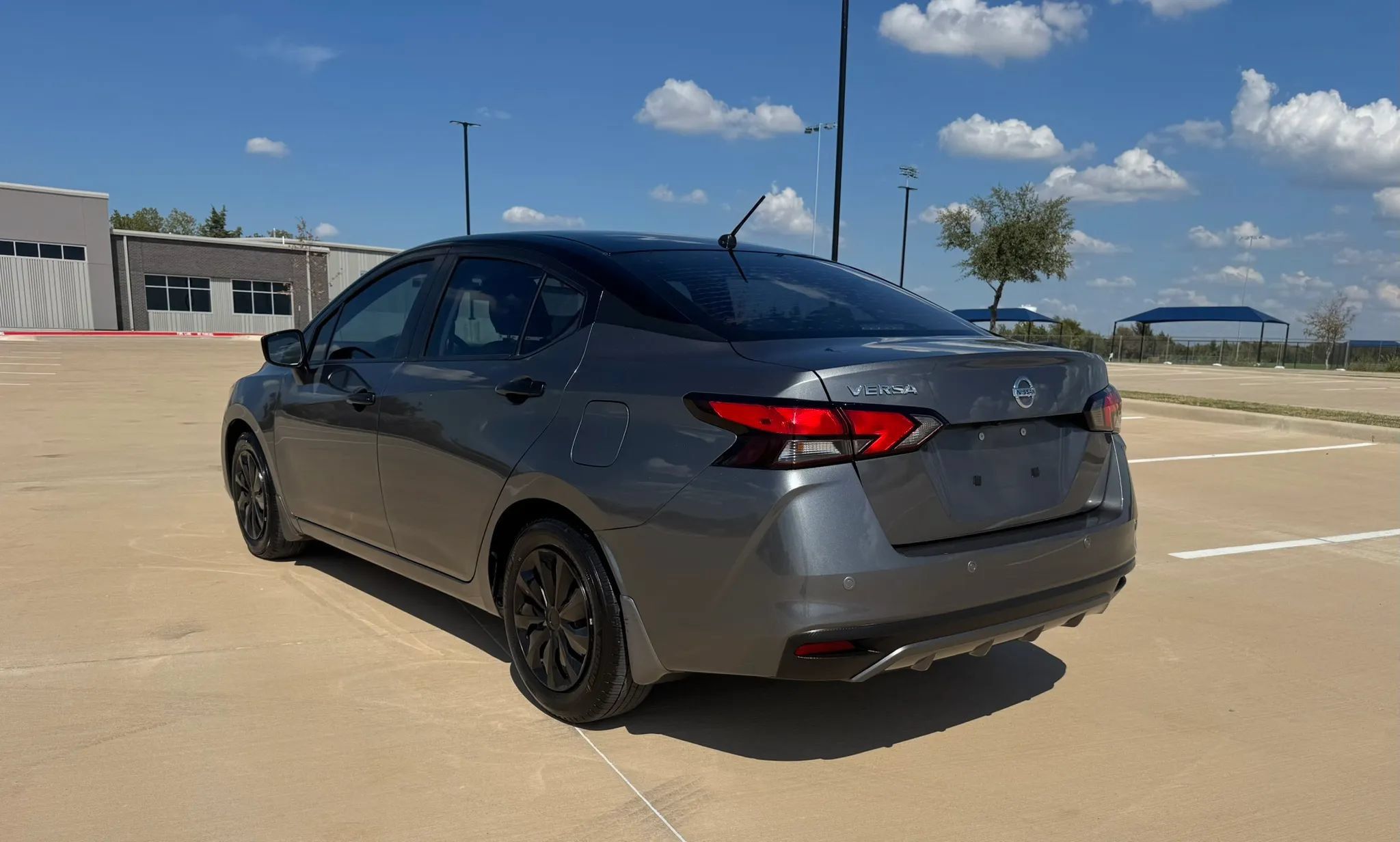 Used 2021 Nissan Versa S FWD image 6