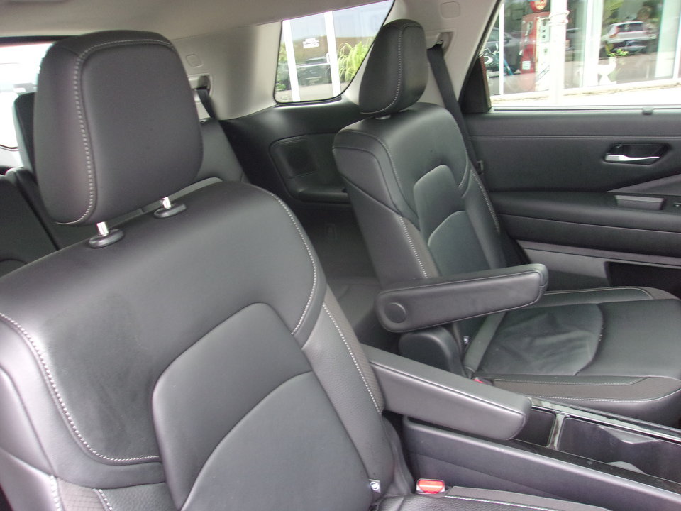 Used 2025 Nissan Pathfinder SL w/ SL Premium Package AWD/4WD image 26