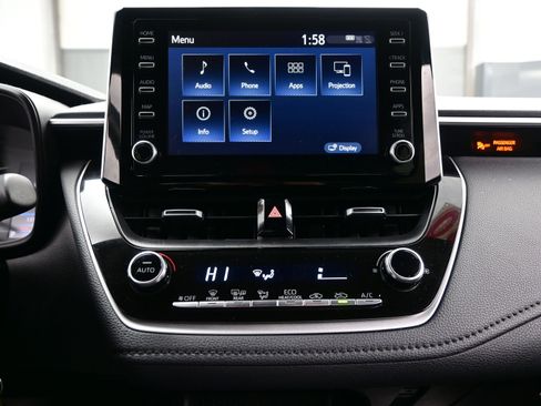 Used 2020 Toyota Corolla SE w/ Phone Cable & Charge Package image 18