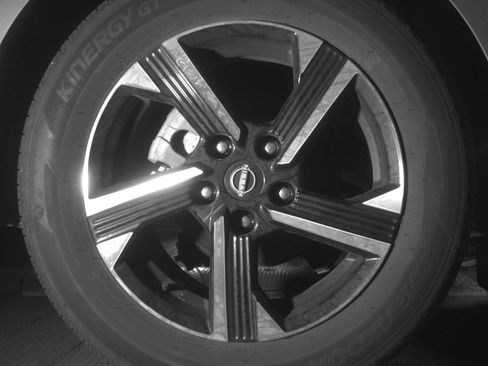 Used 2025 Nissan Sentra SV FWD image 18